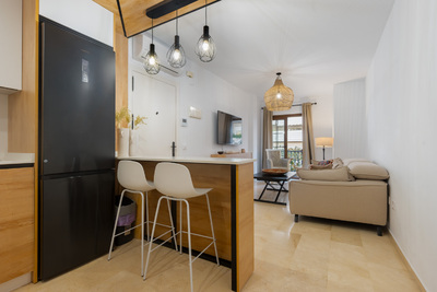 Edificio Av. Miguel Cano 11 - 0